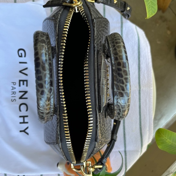 Preloved in good condition, comes with everything and extra Samorga organizer - Picture 2 of 3